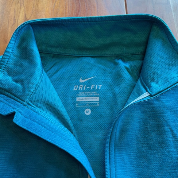 Nike  1/4 zip jacket - size M - Picture 4 of 6